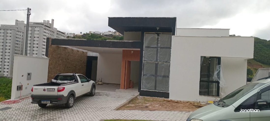 Casa com pintura externa finalizada